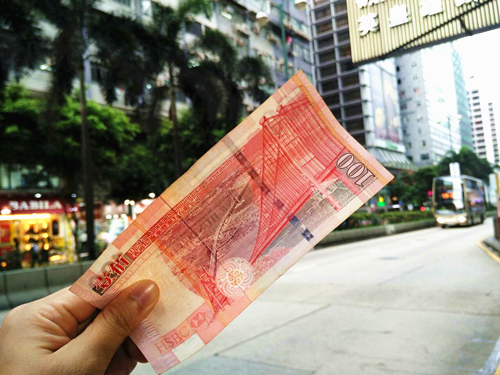 100HK01